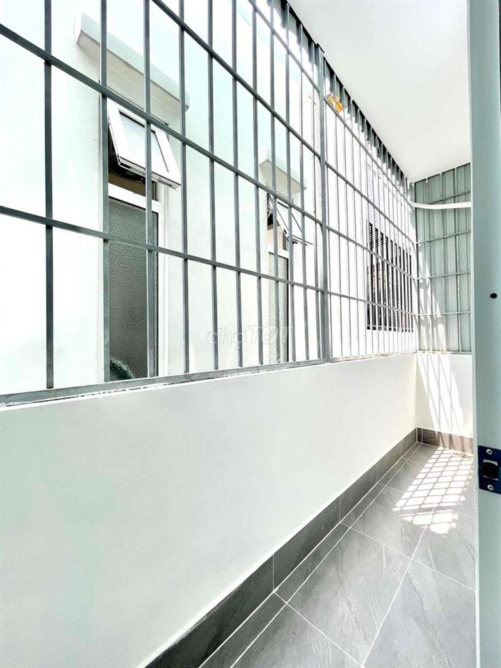 Căn STUDIO Q1 - Ban Công Cửa Sổ FULL nội thất