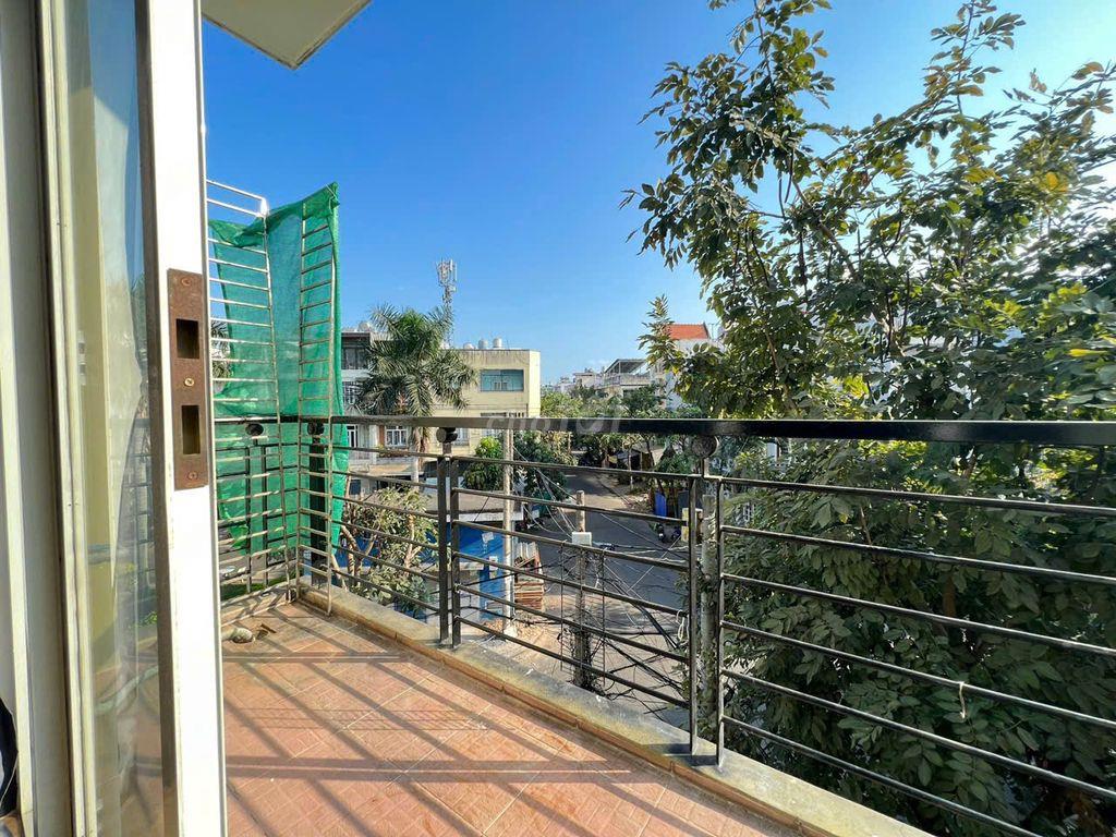 Studio ban công 30m² – Full NT, gần ĐH Văn Lang, CV Đặng Thùy Trâm