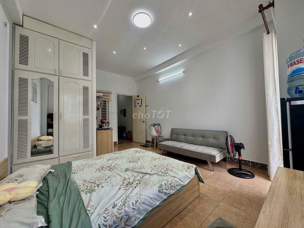 Phòng Ban Công 30m2, Full NT Gần Sân Bay, CV Hoàng Văn Thụ, ĐH UFM
