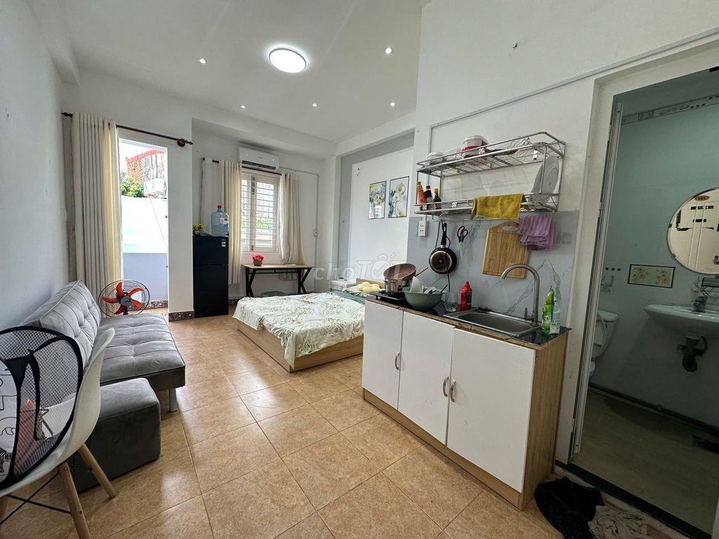 Phòng Ban Công 30m2, Full NT Gần Sân Bay, CV Hoàng Văn Thụ, ĐH UFM