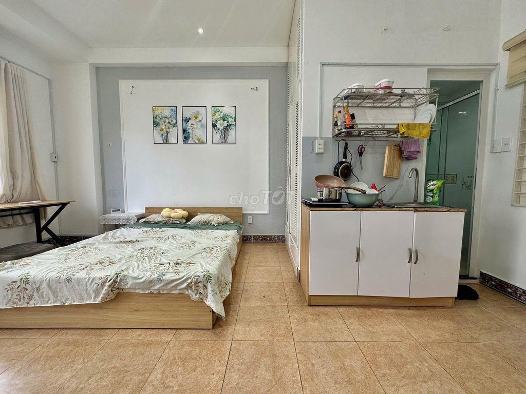 Phòng Ban Công 30m2, Full NT Gần Sân Bay, CV Hoàng Văn Thụ, ĐH UFM