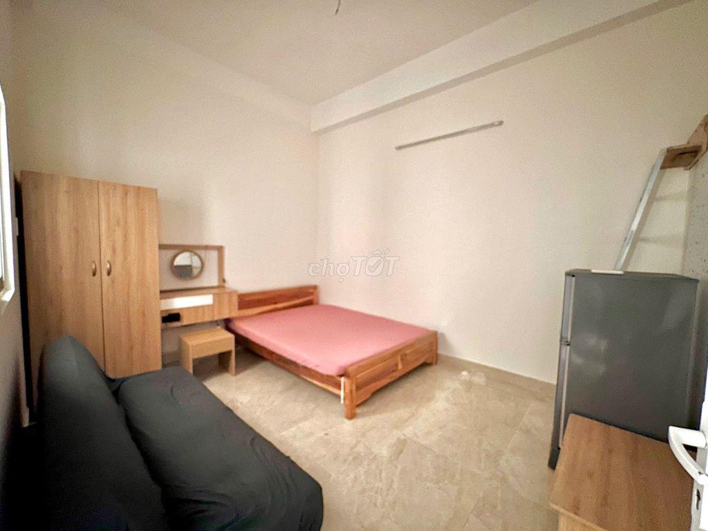 Cho Thuê Phòng Cửa Sổ - Ban Công Full NT Có Thang Máy Gần ĐH VLU, HIU