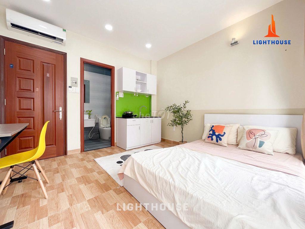 Phòng ban công 20m² – Full NT, gần HUTECH, tiện Quận 1