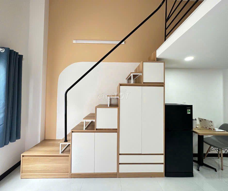 CĂN HỘ ĐẸP GÁC CAO GIÁ RẺ, CỬA SỔ TRỜI 30m2, GẦN HÀNG XANH, QUẬN 1