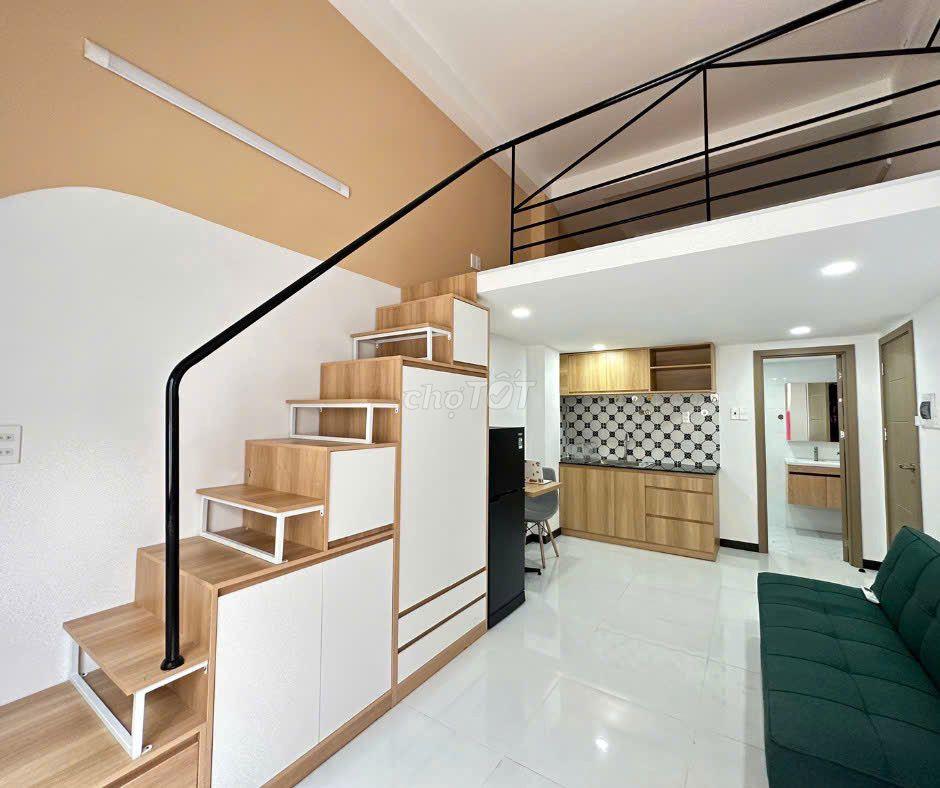 CĂN HỘ ĐẸP GÁC CAO GIÁ RẺ, CỬA SỔ TRỜI 30m2, GẦN HÀNG XANH, QUẬN 1