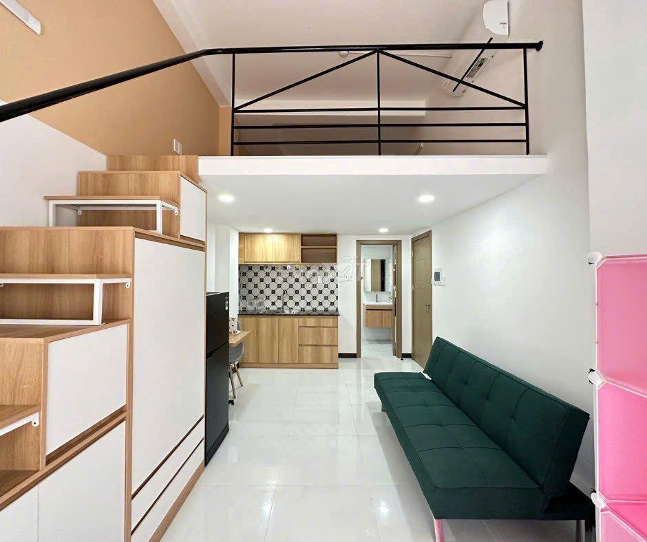CĂN HỘ ĐẸP GÁC CAO GIÁ RẺ, CỬA SỔ TRỜI 30m2, GẦN HÀNG XANH, QUẬN 1