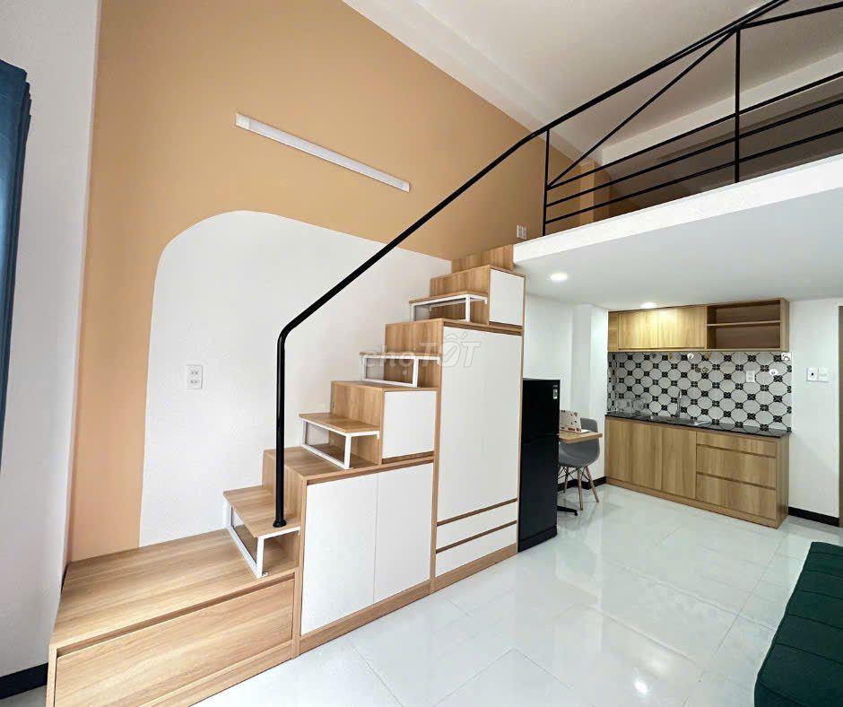 CĂN HỘ ĐẸP GÁC CAO GIÁ RẺ, CỬA SỔ TRỜI 30m2, GẦN HÀNG XANH, QUẬN 1