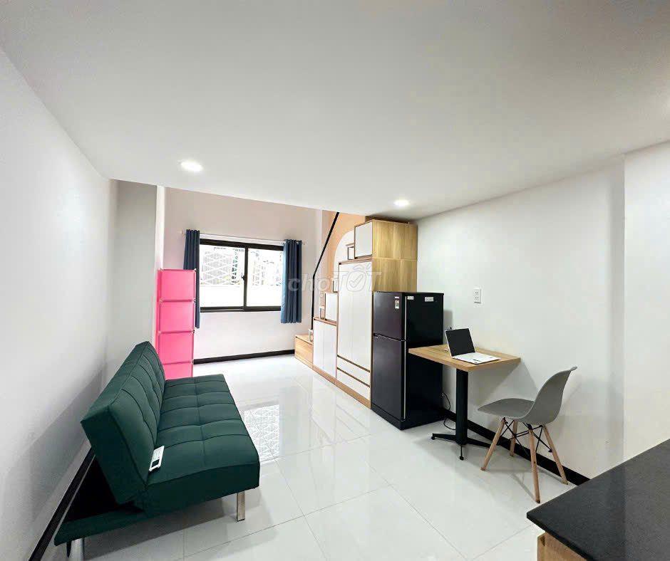 CĂN HỘ ĐẸP GÁC CAO GIÁ RẺ, CỬA SỔ TRỜI 30m2, GẦN HÀNG XANH, QUẬN 1
