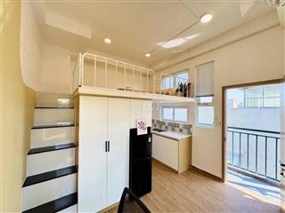 PHÒNG ĐẸP GIÁ RẺ CÓ GÁC RỘNG 30m2 BAN CÔNG THOÁNG GẦN ĐH VLU, UEF, Q1