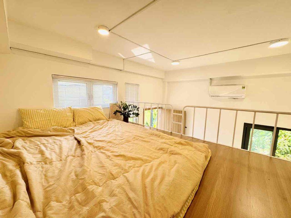 PHÒNG ĐẸP GIÁ RẺ CÓ GÁC RỘNG 30m2 BAN CÔNG THOÁNG GẦN ĐH VLU, UEF, Q1