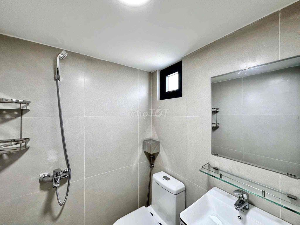 2 KHÔNG GIAN NGỦ ĐẸP GIÁ RẺ BAN CÔNG LỚN THOÁNG MÁT RỘNG 40m2 GẦN VLU