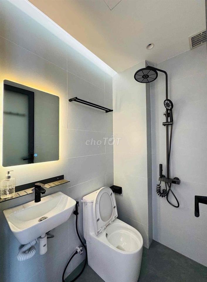 Căn giá rẻ Ban Công full nội thất, máy giặt riêng gần Q1