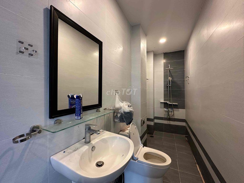 Ban Công Lớn Giá Rẻ Ngay Nguyễn Gia Trí Full Nội Thất Máy Giặt Riêng