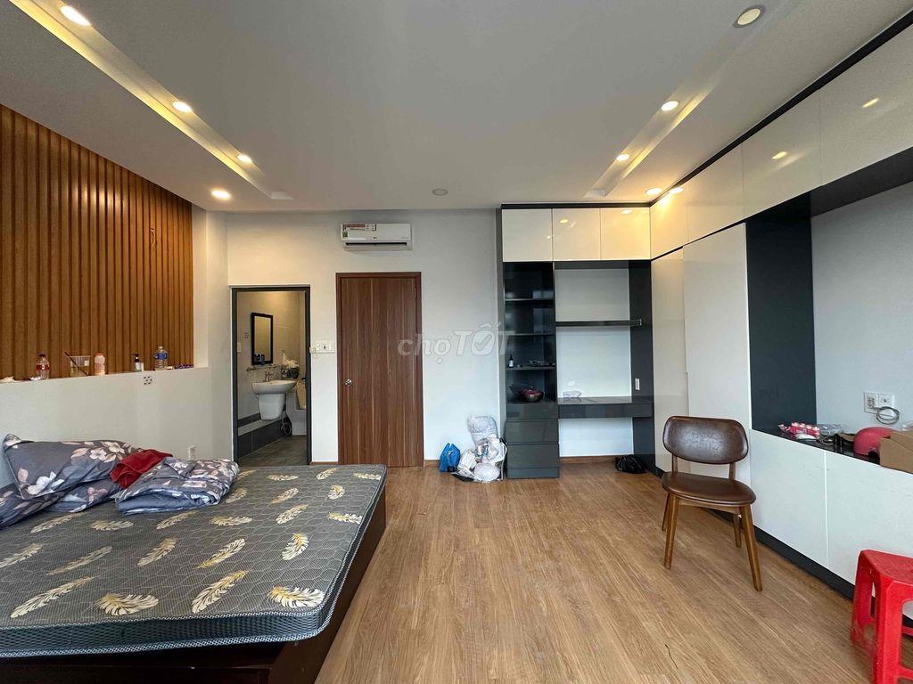 Ban Công Lớn Giá Rẻ Ngay Nguyễn Gia Trí Full Nội Thất Máy Giặt Riêng