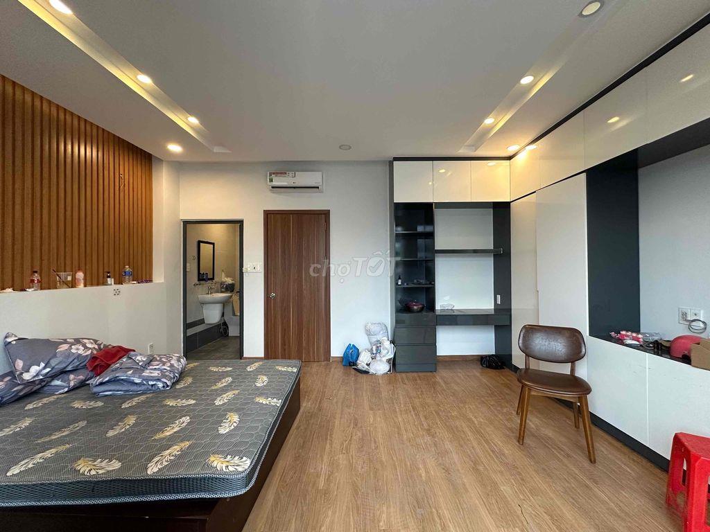 Ban Công Lớn Giá Rẻ Ngay Nguyễn Gia Trí Full Nội Thất Máy Giặt Riêng