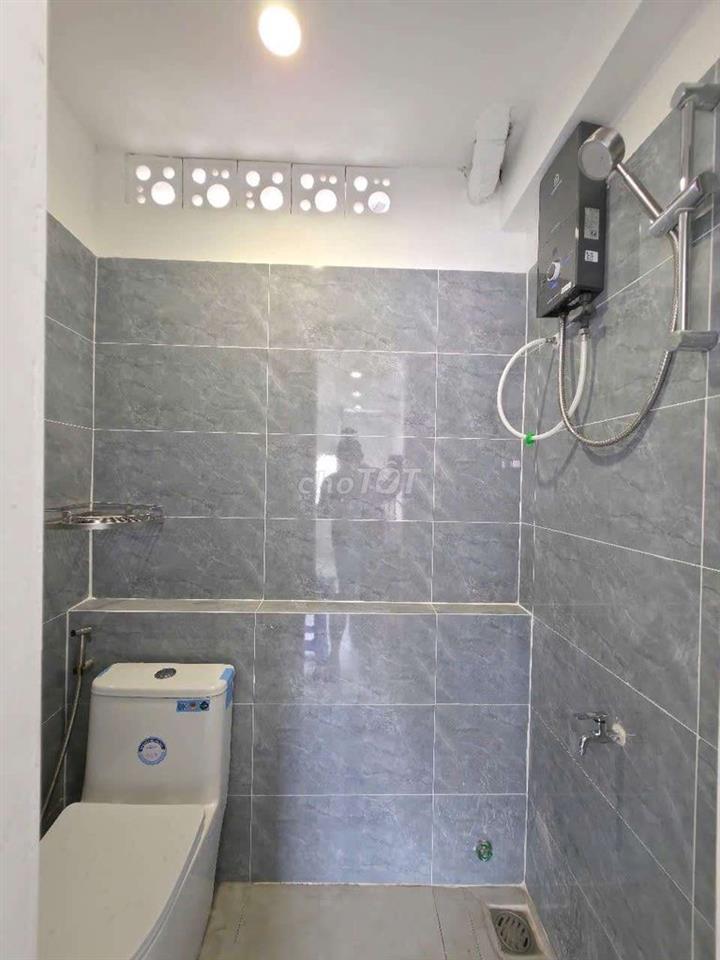 Phòng có cửa sổ lớn, Full tiện nghi Phú Nhuận gần UEH, UFM, VLU.
