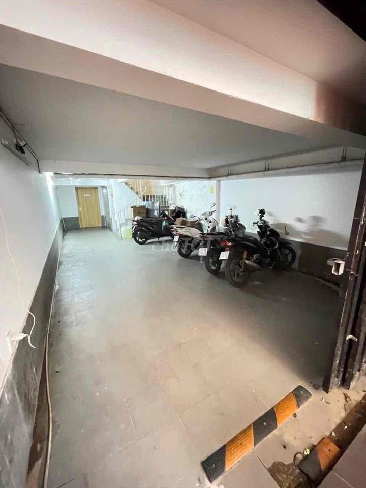 Cho thuê mặt bằng 100m2 P Đakao quận 1 Hẻm xe hơi có 2 nhà vệ sin