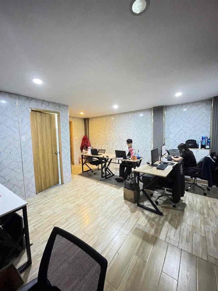 Cho thuê mặt bằng 100m2 P Đakao quận 1 Hẻm xe hơi có 2 nhà vệ sin