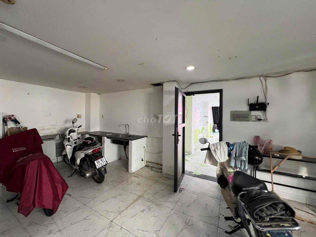 Mặt bằng 2 Mặt tiền CMT8 Tân Bình 1 trệt với 1 lửng 120m2