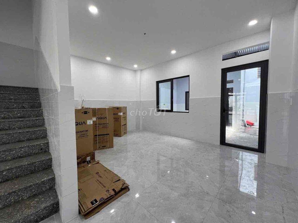 Mặt bằng mới 100% Ngay Tự Lập Gần Sân Bay Tân Bình giao với CMT8