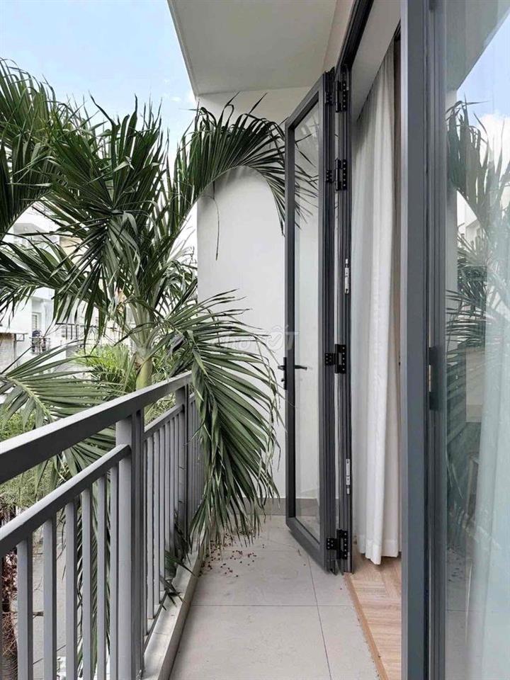 Thuê ngay căn hộ studio 30m2 Phan Đăng Lưu ban cong gần chợ bà chiểu