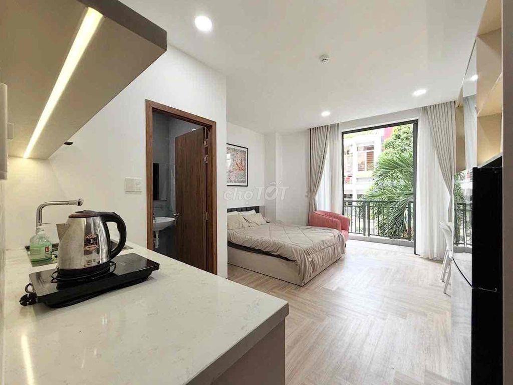 Thuê ngay căn hộ studio 30m2 Phan Đăng Lưu ban cong gần chợ bà chiểu