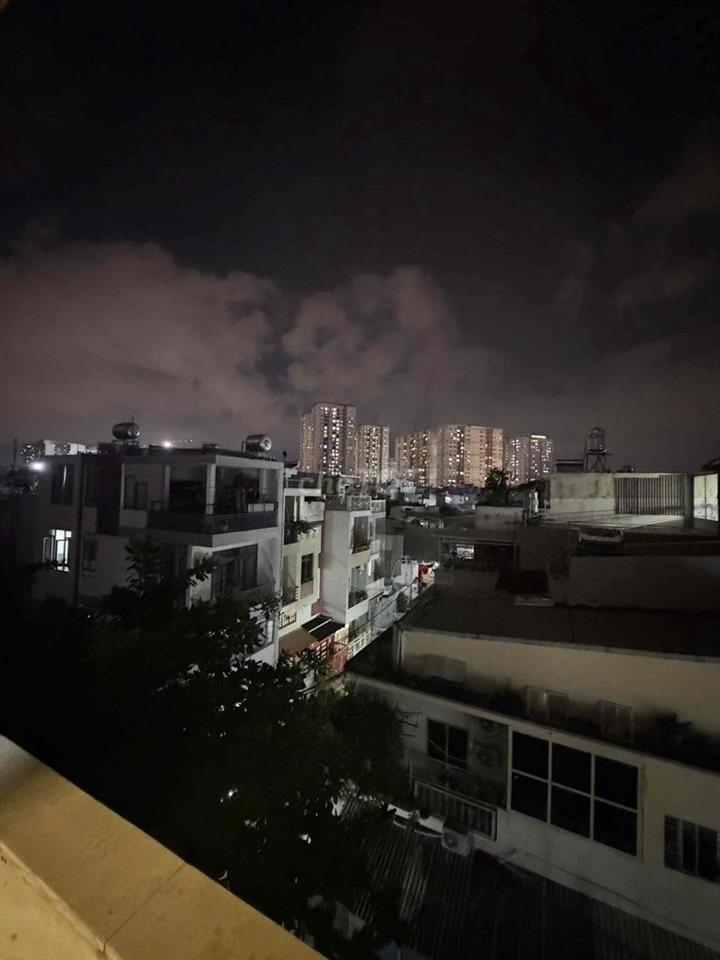 CHO THUÊ PHÒNG BAN CÔNG Ở CHU VĂN AN ,GẦN ĐH GTVT HUTECH UEF VĂN LAN