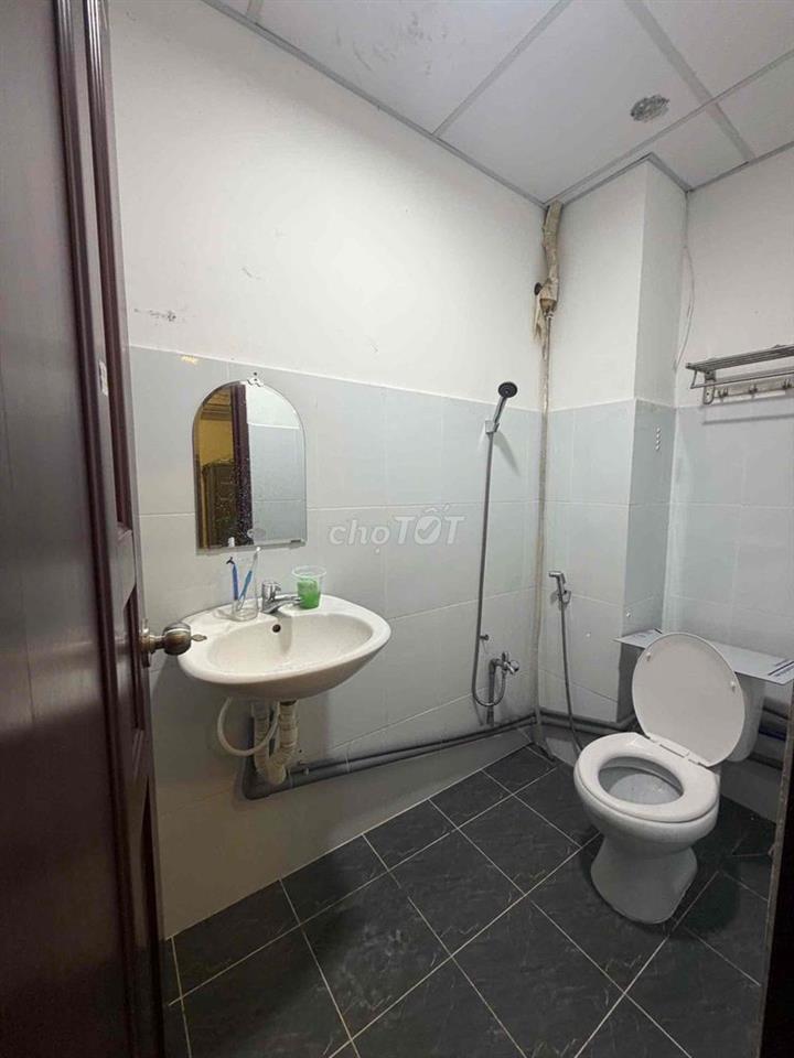 CHO THUÊ PHÒNG BAN CÔNG Ở CHU VĂN AN ,GẦN ĐH GTVT HUTECH UEF VĂN LAN
