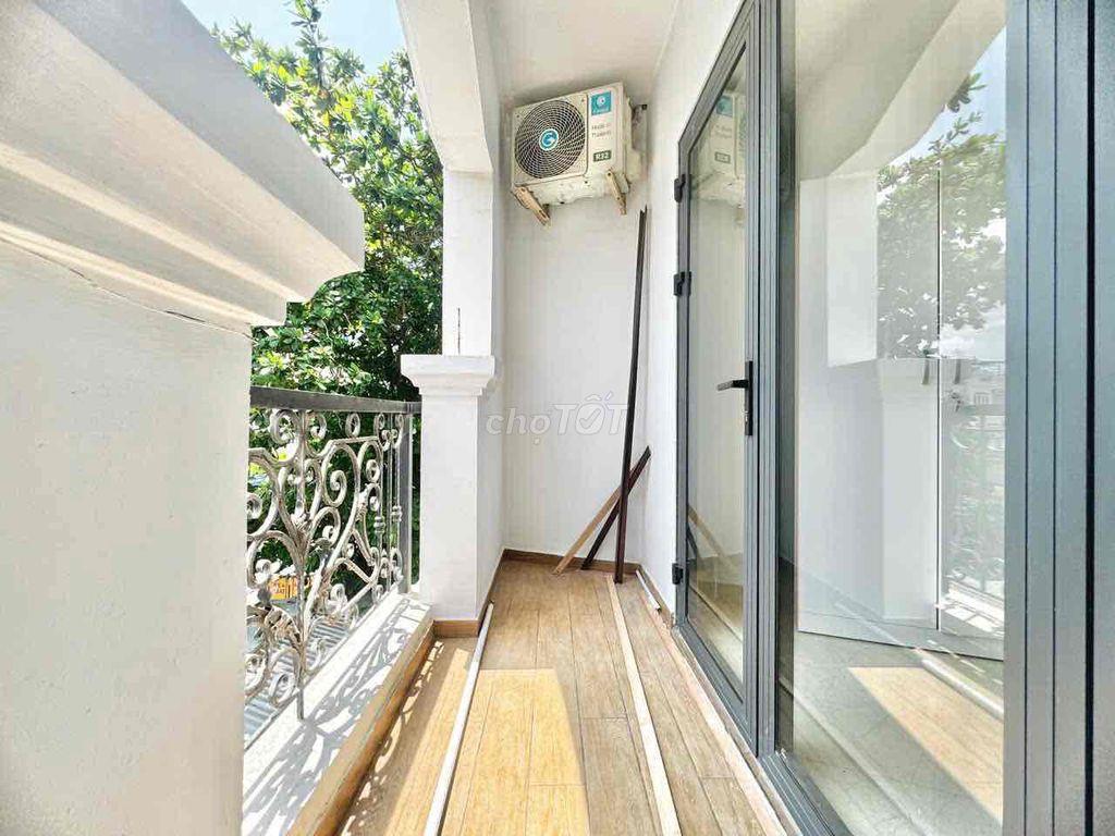11tr Căn 2PN full nội thất + Ban Công Riêng + nhà thang máy + có sân đ