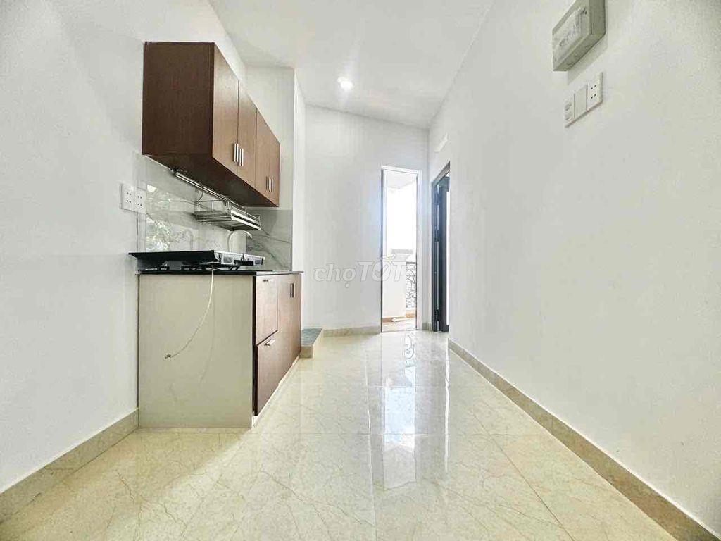 11tr Căn 2PN full nội thất + Ban Công Riêng + nhà thang máy + có sân đ