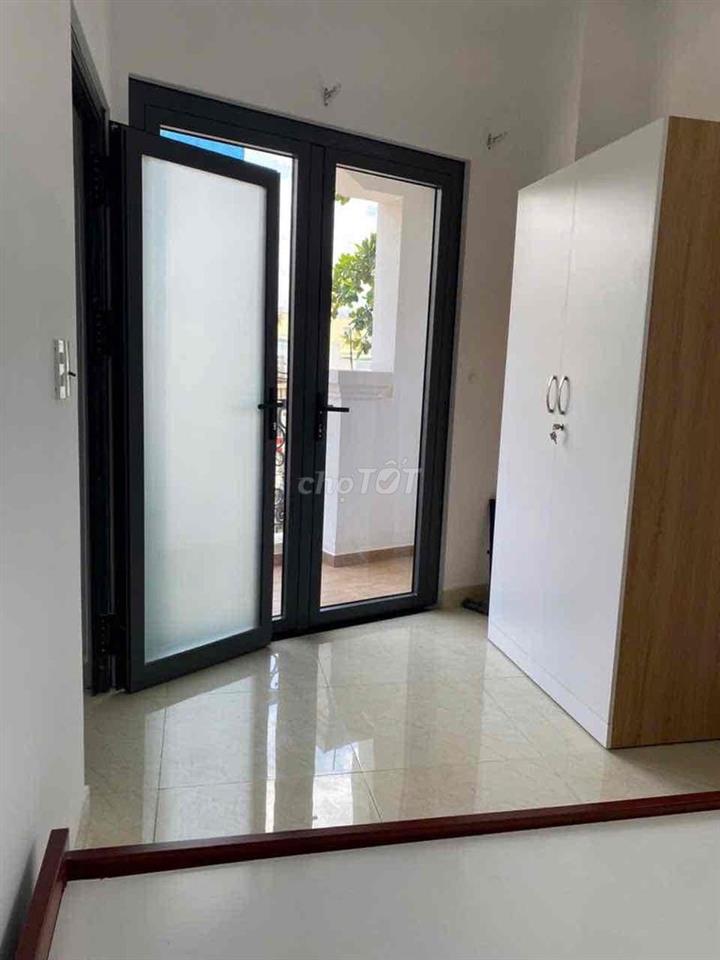 11tr Căn 2PN full nội thất + Ban Công Riêng + nhà thang máy + có sân đ