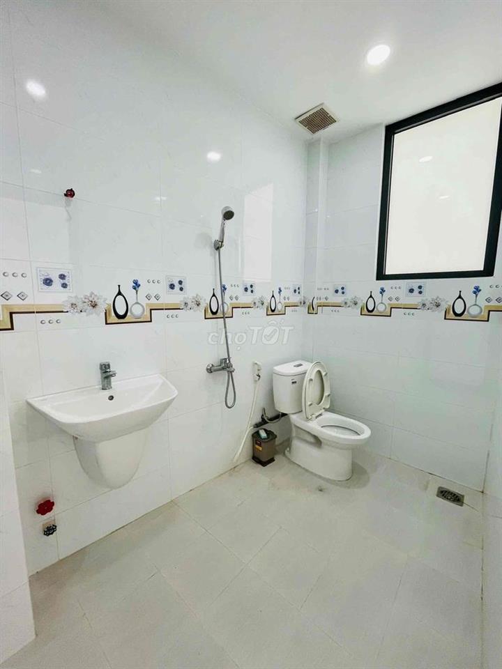 6TR8 STUDIO BAN CÔNG RỘNG • CỬA SỔ VÒM SIÊU ĐẸP • TRỐNG SẴN VÀO Ở NGAY