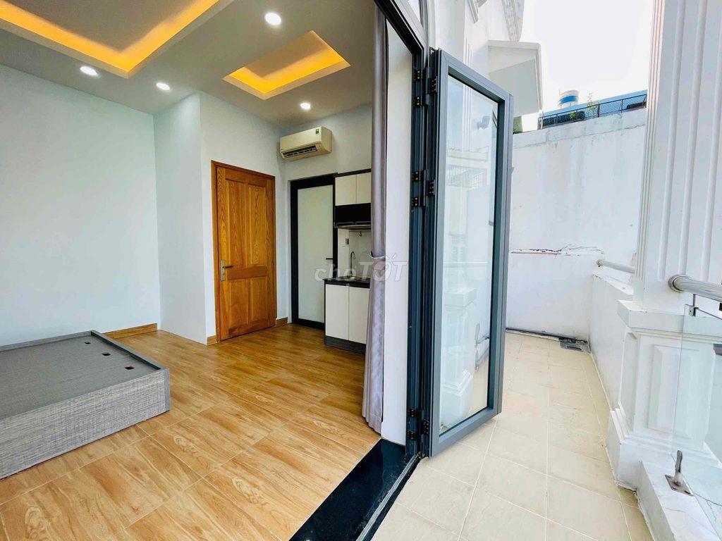 6TR8 STUDIO BAN CÔNG RỘNG • CỬA SỔ VÒM SIÊU ĐẸP • TRỐNG SẴN VÀO Ở NGAY