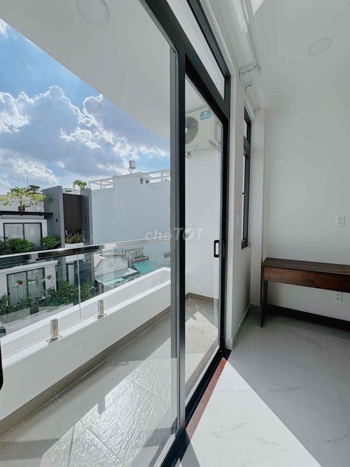 7TR7 STUDIO BAN CÔNG FULL NỘI THẤT – NGAY NƠ TRANG LONG