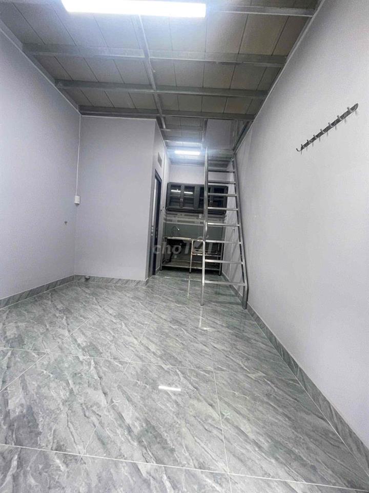 Căn gác 5TR5 phòng nhà nguyên căn ngay ĐH Văn Lang xe hơi đậu cửa