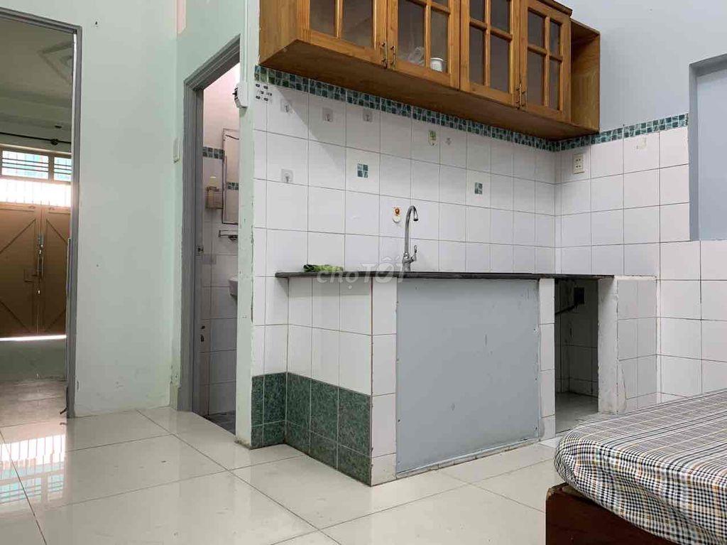 Studio nhỏ xinh đầy đủ nội thất xe hơi tận cửa ngay Thích Quảng Đức