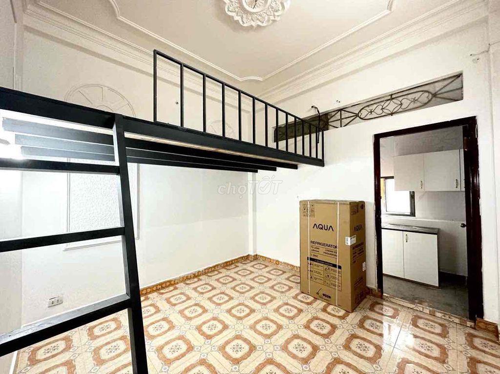 5TR5 gác cửa sổ rộng như hình ngay 135 Nguyễn Hữu Cảnh