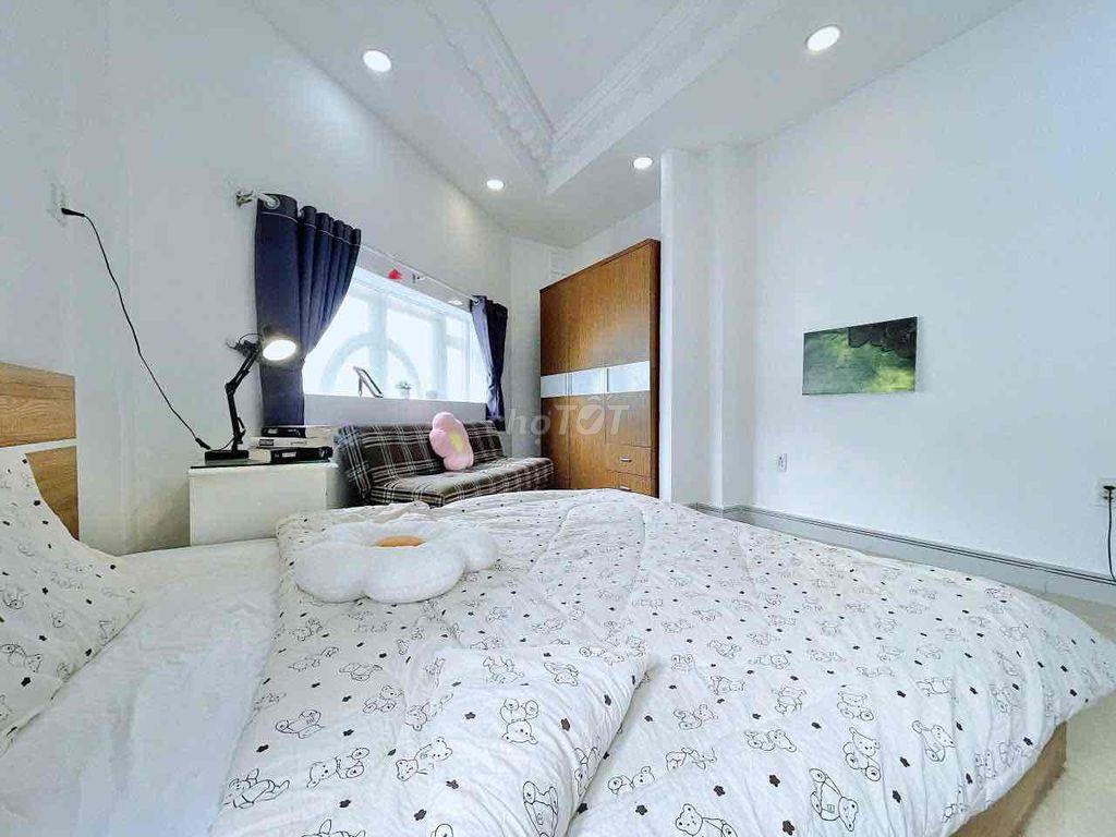 Căn hộ ban công lớn - Full nội thất - thang máy ngay khu Sân bay