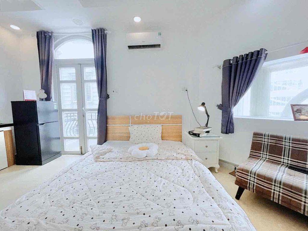 Căn hộ ban công lớn - Full nội thất - thang máy ngay khu Sân bay