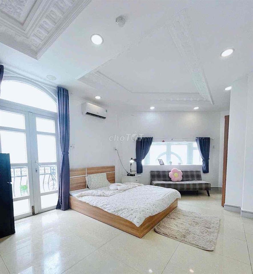 Căn hộ ban công lớn - Full nội thất - thang máy ngay khu Sân bay