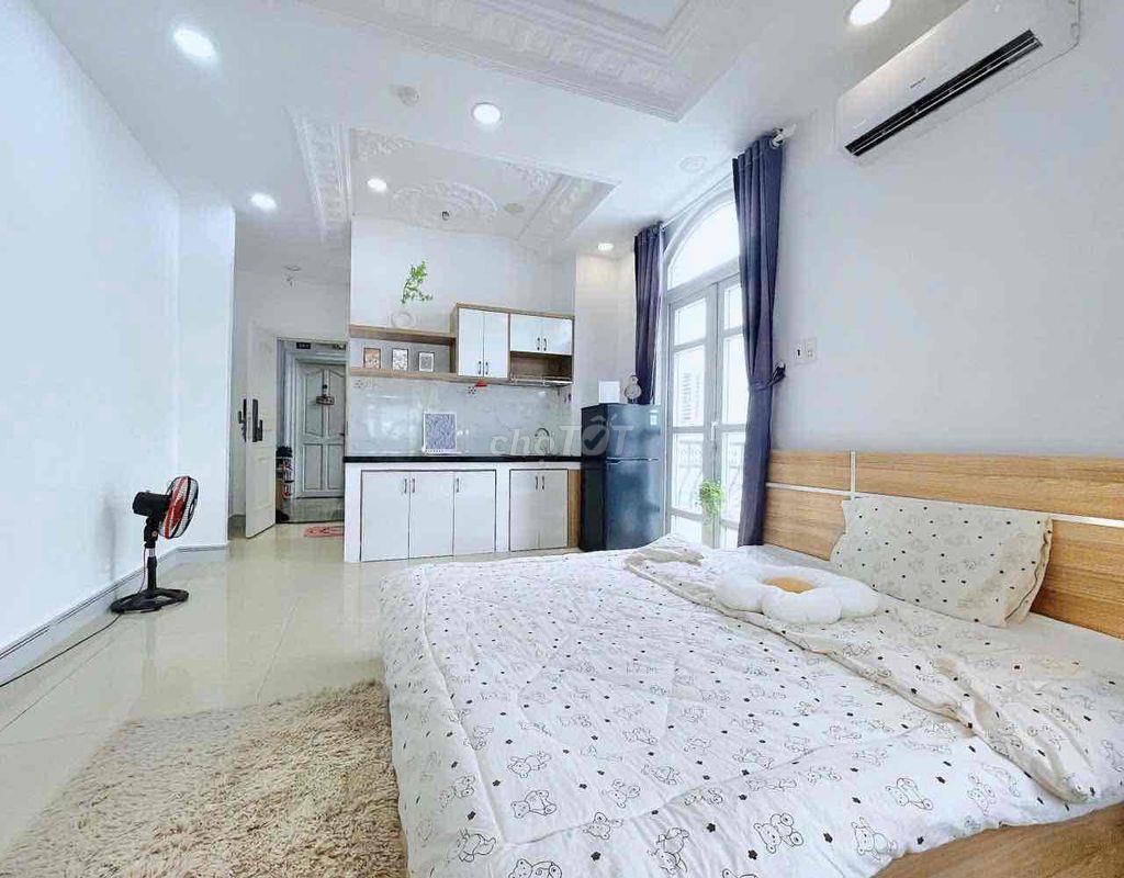 Căn hộ ban công lớn - Full nội thất - thang máy ngay khu Sân bay