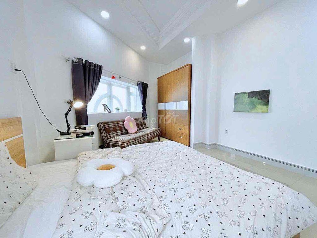 Căn hộ ban công lớn - Full nội thất - thang máy ngay khu Sân bay