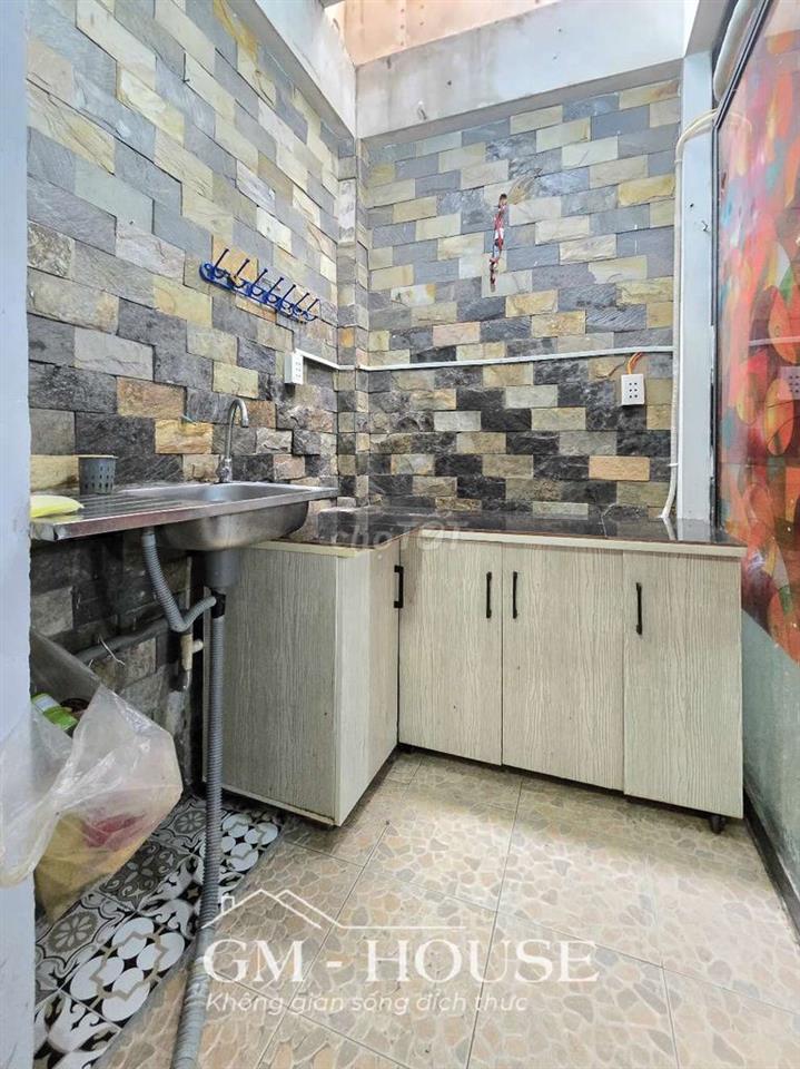 2 phòng ngủ 2wc 2 máy lạnh, tách bếp ngay Nguyễn Gia Trí