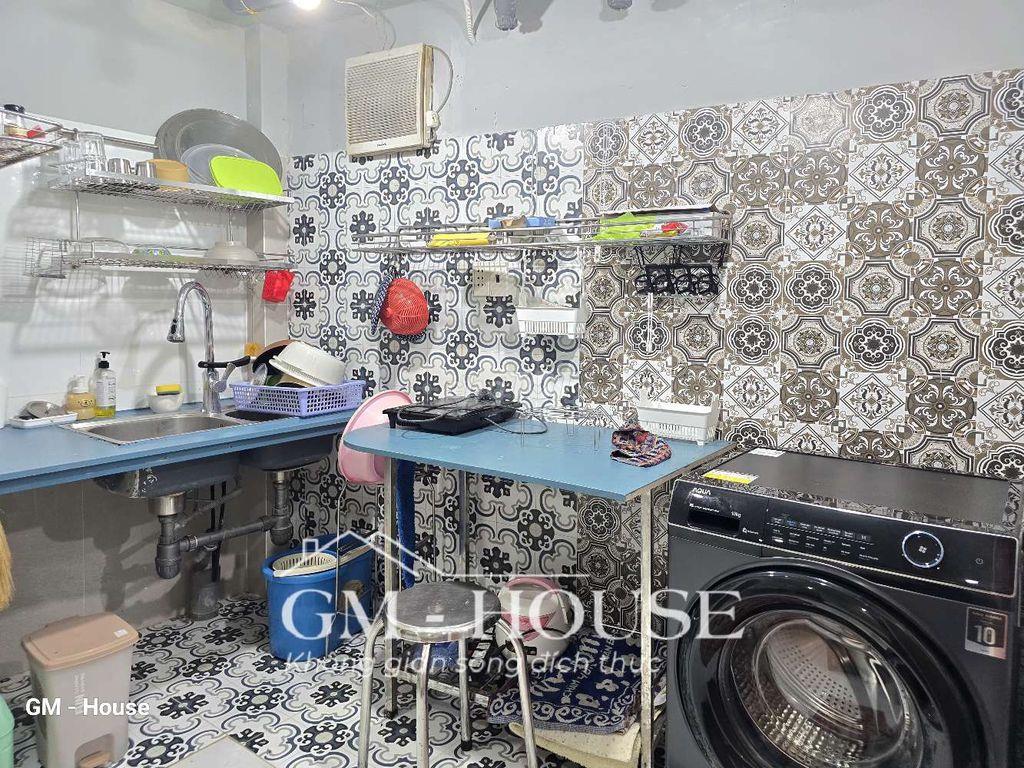 Chỉ tính điện nước, có máy giặt riêng, full nội thất