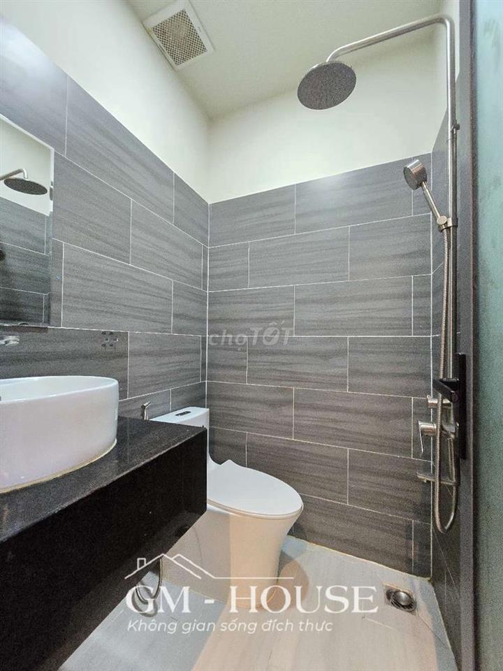 Căn hộ 25m2, cửa sổ lớn, full nội thất, Ngay D5 đối diện Ngoại Thương