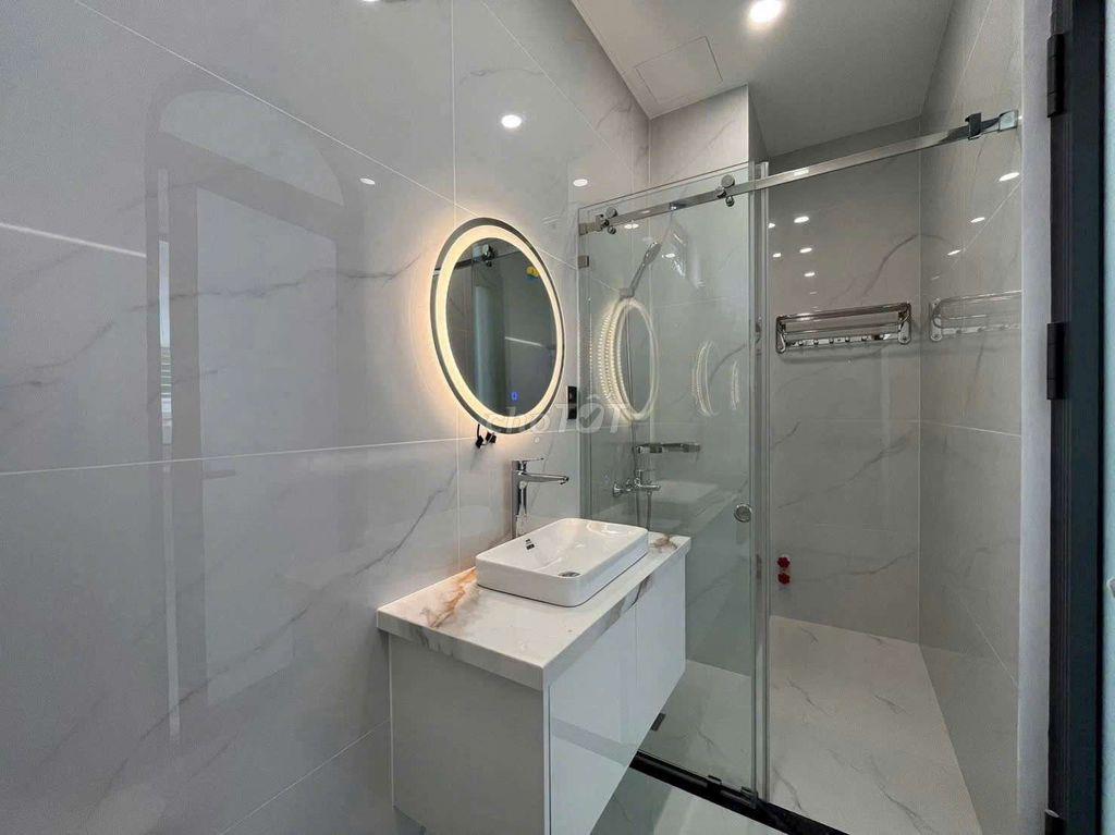 Trống lại căn hộ 35m2, cửa sổ lớn. Ngay Điện Biên Phủ