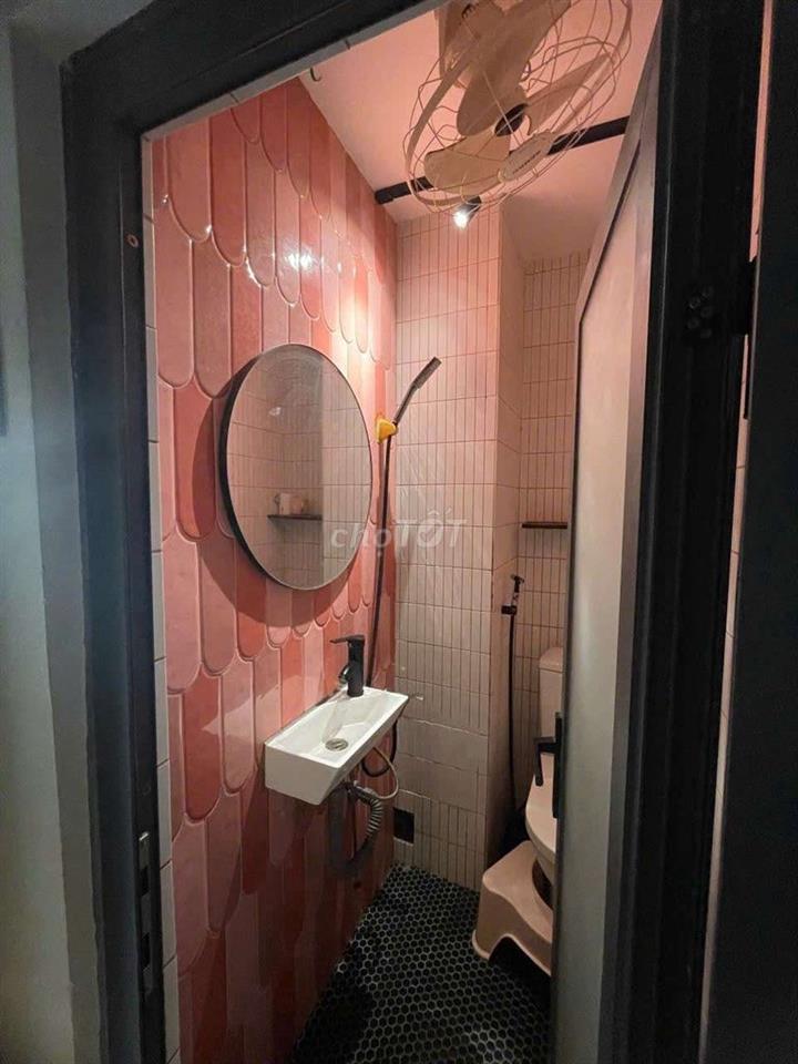 Nguyên tầng có ban công, máy giặt riêng. Ngay Nơ Trang Long,  B.Thạnh