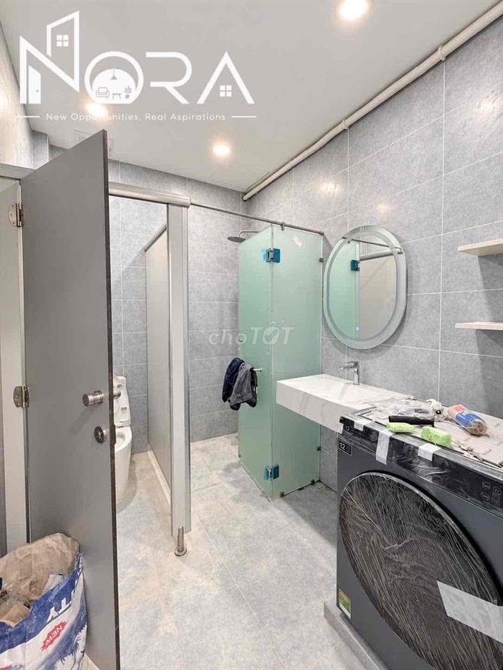 Căn hộ 2PN full nội thất ban công mới 100% Nguyễn Thái Học Quận 1