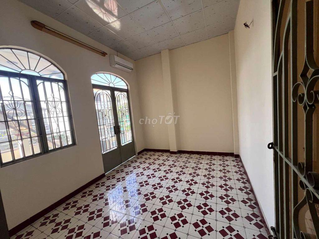 Phòng trọ Phạm Huy Thông p6 GV. máy lạnh, giờ tự do
