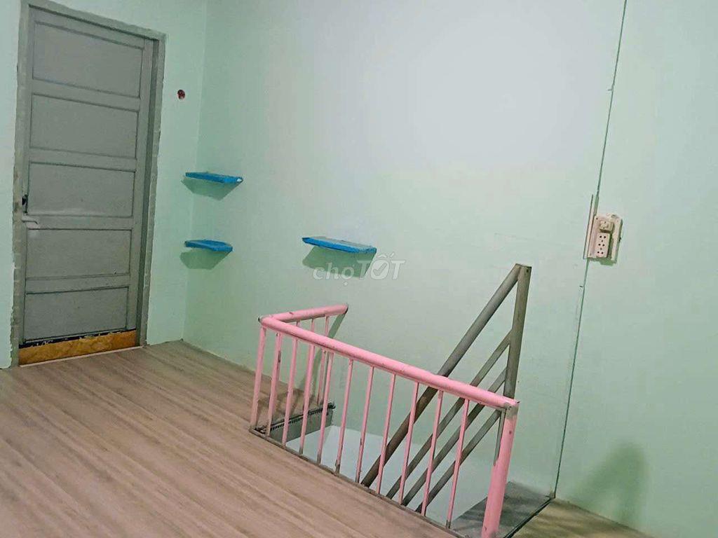 Cho thuê nhà riêng Phan Văn Trị p10 GV. trệt, gác . 3 x4